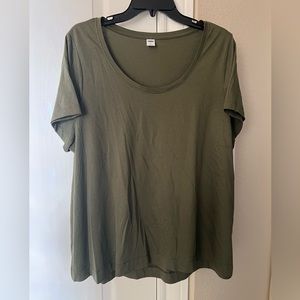 Army green short sleeve shirt. 60% cotton 40% modal. Size XL. Brand: Old Navy.